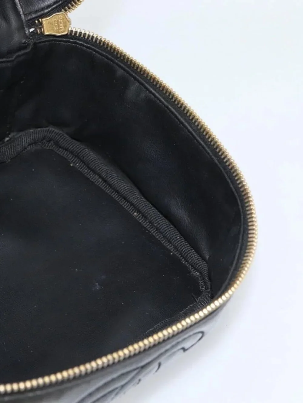 CHANEL Vanity Cosmetic Pouch Patent leather Black CC Auth bs15339